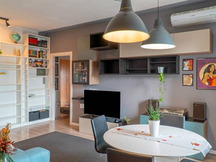 Appartamento trilocale in affitto in Via Marco dAgrate, Corvetto, Milano