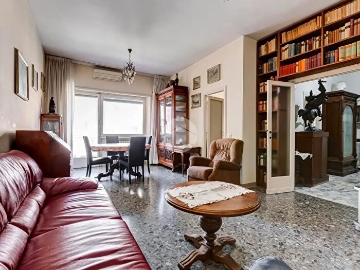 Appartamento quadrilocale in vendita in Via Fagarè, Roma