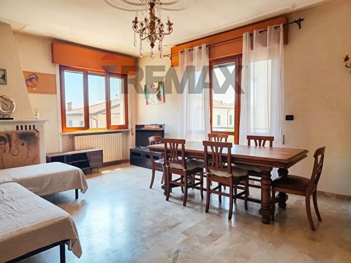 Appartamento quadrilocale in vendita in Via Attilio Franchi, Marone