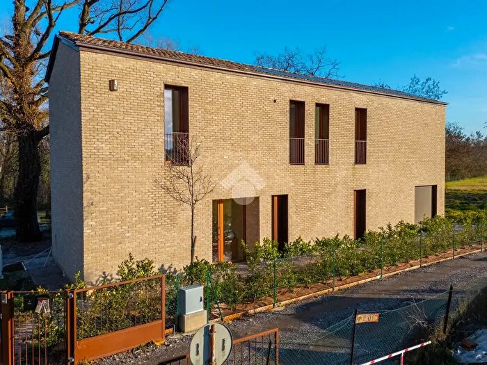 Casa con 9 locali in vendita in Villa Singola Via Ardigò, Reggio Emilia