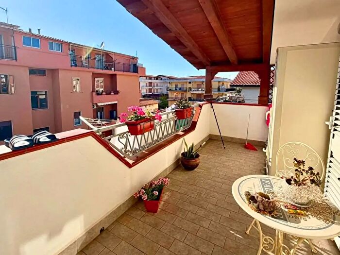 Appartamento trilocale in vendita in Viale Michelangelo, Scalea