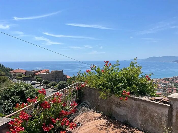 Casa con 5 locali in vendita in Via Giulio Barrili, Borgio Verezzi