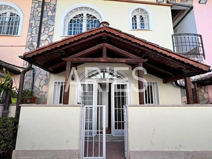 Casa con 5 locali in affitto in Via Francesco Novati, Roma