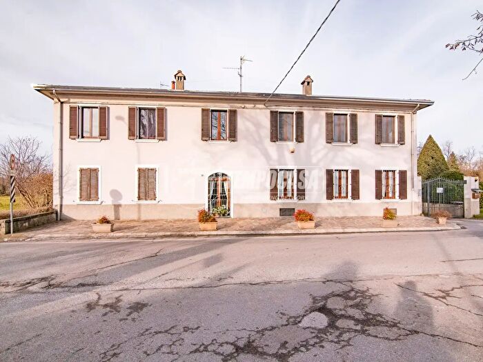 Appartamento trilocale in vendita in Via Brembate, Canonica DAdda