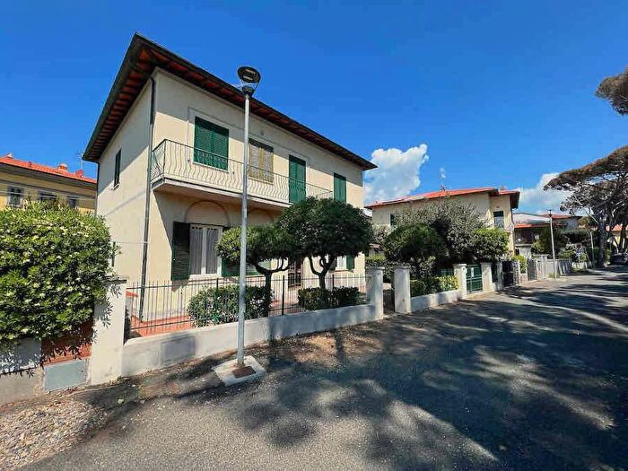 Appartamento quadrilocale in affitto in Via del Mare, Castiglioncello, Rosignano Marittimo