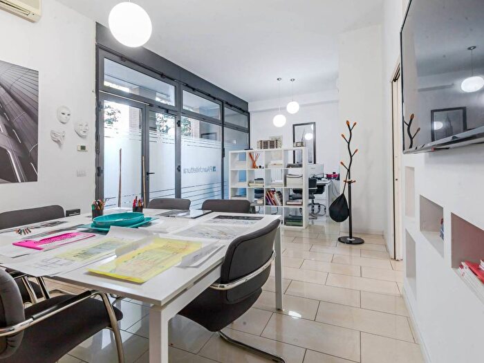 Casa con 6 locali in affitto in Via Gaetano De Castillia, Isola, Milano