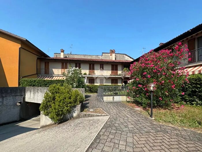 Appartamento trilocale in vendita in Via Guglielmo Marconi, Calvenzano