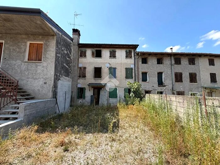 Casa trilocale in vendita in Via Levada, Pederobba