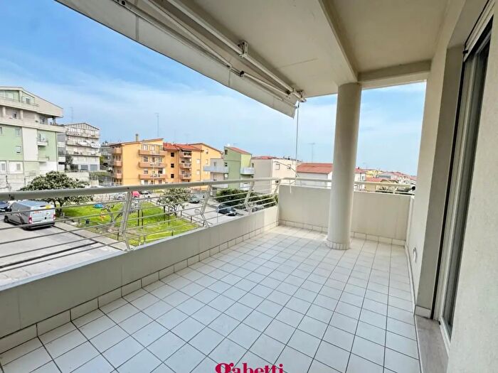 Appartamento trilocale in vendita in Via dellAtletica, San Salvo