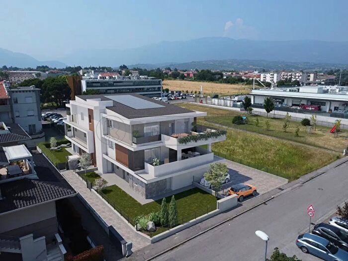 Appartamento con 8 locali in vendita in Via dei Quartieri, Thiene