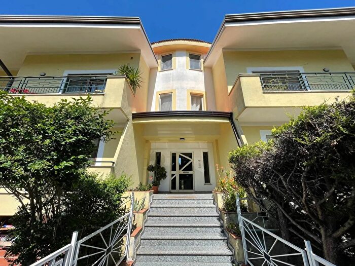 Appartamento trilocale in vendita in Via Raffaello Sanzio Rende, Rende