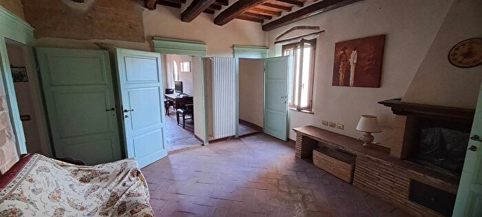 Appartamento con 6 locali in affitto in Scansano