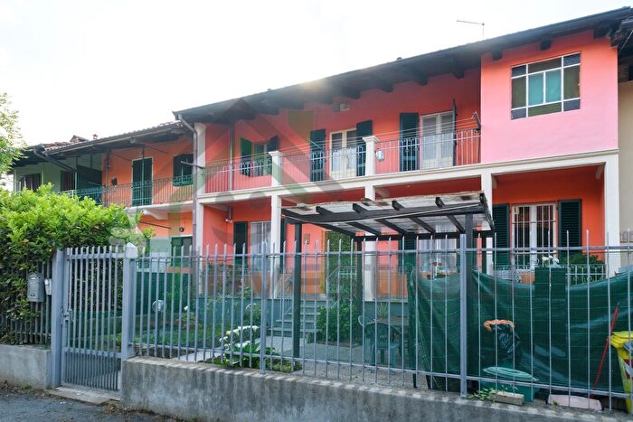 Casa con 8 locali in vendita in Via delle Vigne, Vauda Canavese