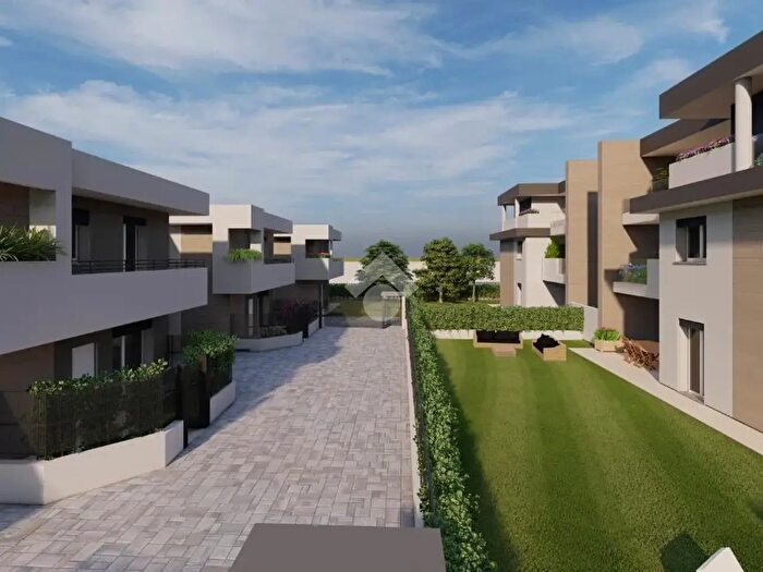 Appartamento quadrilocale in vendita in Via Marche, Lainate