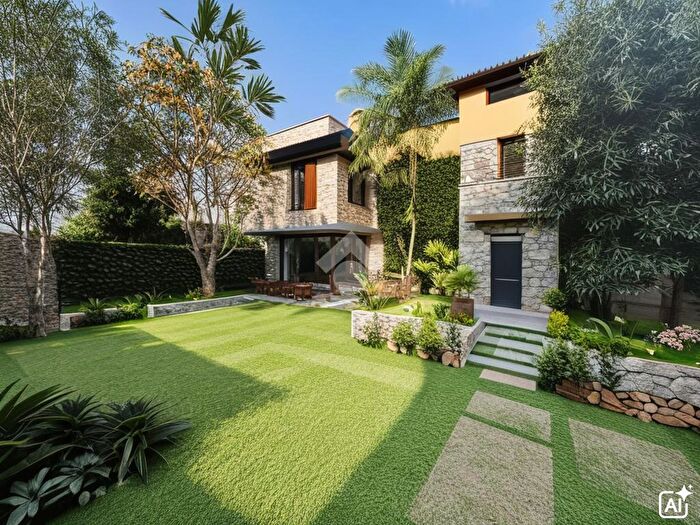 Casa con 5 locali in vendita in Via Massimo Rota, Carvico