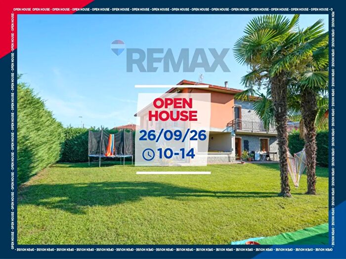 Casa con 5 locali in vendita in Via Mazzini, Madone