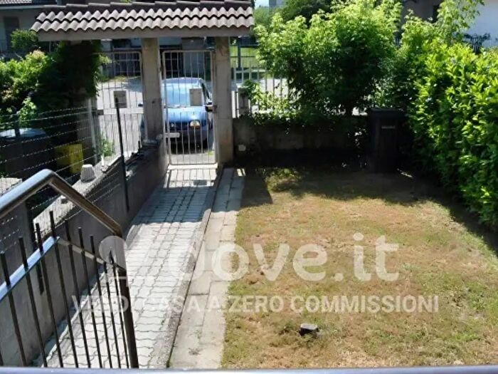 Casa con 5 locali in vendita in Via Cotonificio, Strambino