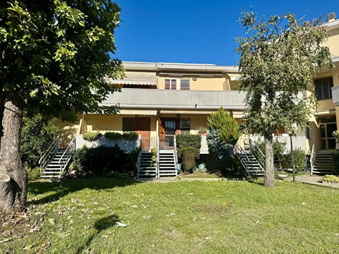 Casa quadrilocale in vendita in Strada Montanara, Parma
