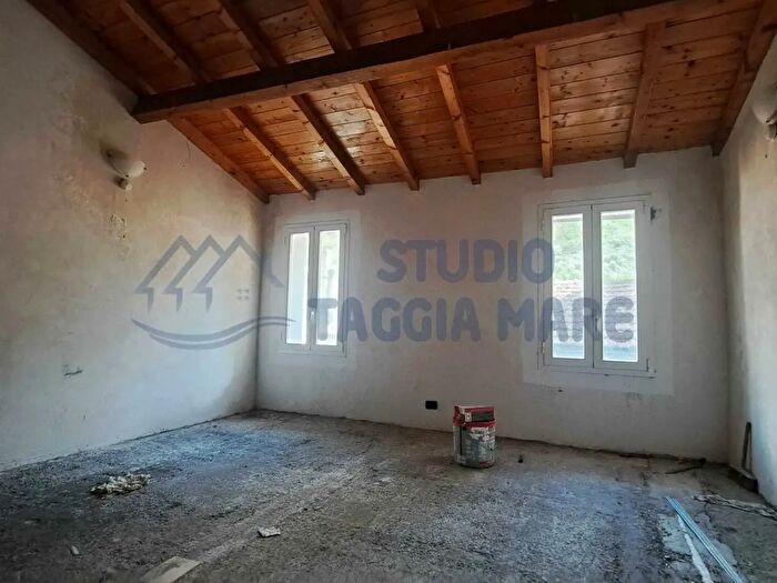 Appartamento bilocale in vendita in Via Vezzargo, Badalucco