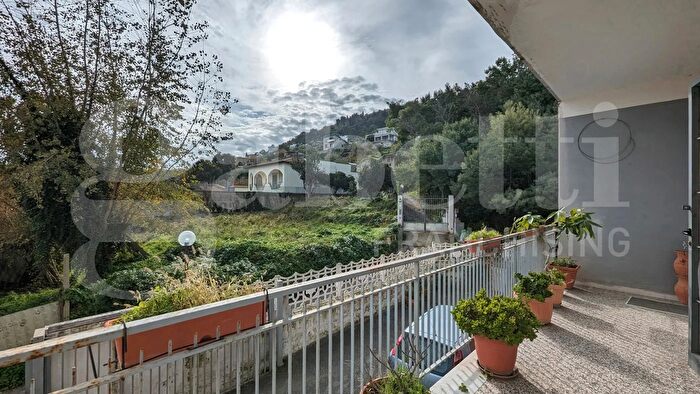 Appartamento quadrilocale in vendita in Via Torregaveta, Bacoli