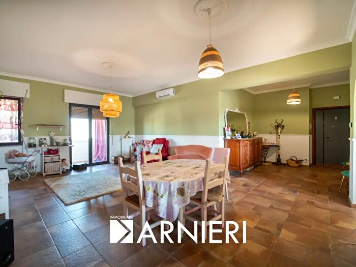 Appartamento con 7 locali in vendita in Piazza Orazio, Latina