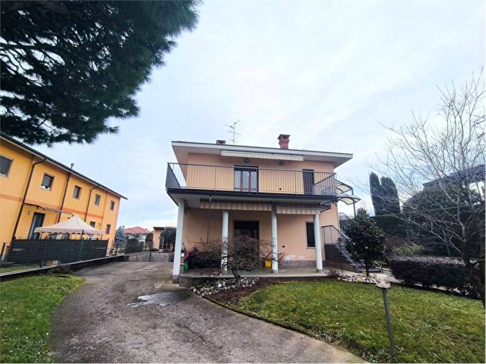 Case in Vendita e in Affitto - 2
