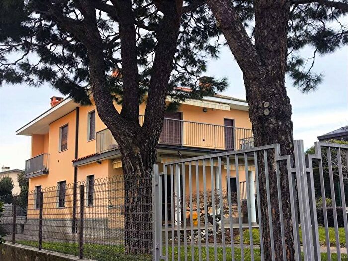 Appartamento trilocale in affitto in VIA BATTISTI, Cirimido