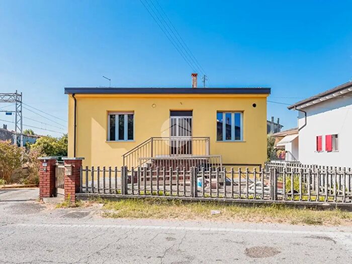 Casa con 6 locali in vendita in Via Grezzano Strada Provinciale, Villafranca Di Verona