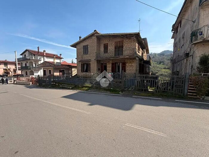 Casa con 10 locali in vendita in Via Piano, Pannarano