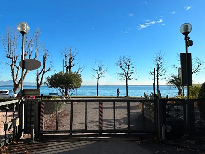 Appartamento quadrilocale in vendita in Desenzano Del Garda
