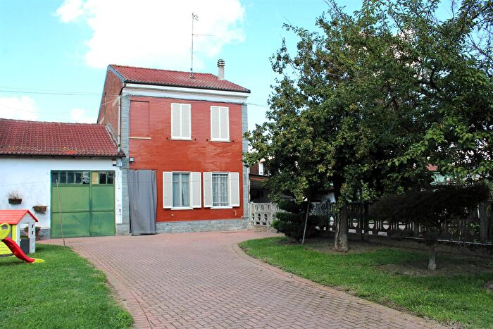 Casa con 6 locali in vendita in Via Pertengo, Costanzana