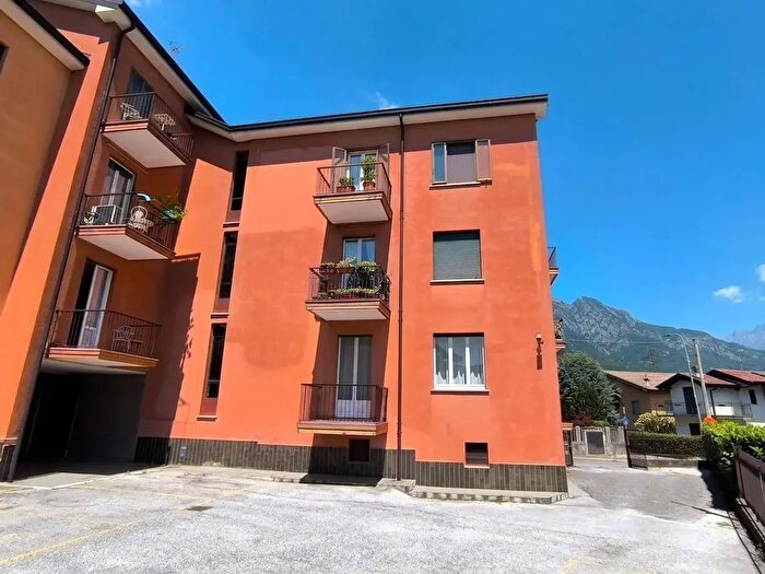 Appartamento trilocale in vendita in Via Bellingera, Civate