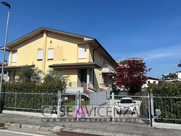 Casa quadrilocale in vendita in Via Roma, Grisignano Di Zocco
