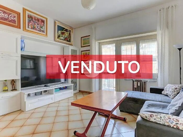 Appartamento trilocale in vendita in Via Latina, Roma