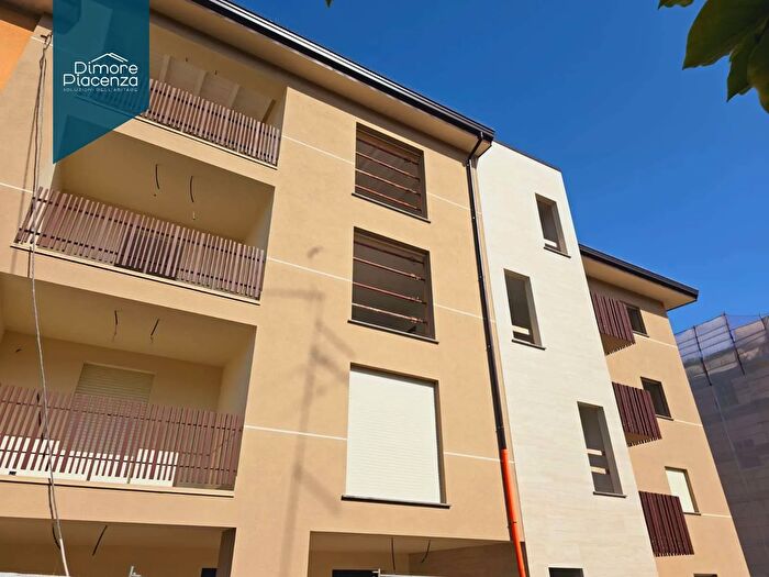 Appartamento con 5 locali in vendita in Viale Pubblico Passeggio, Piacenza