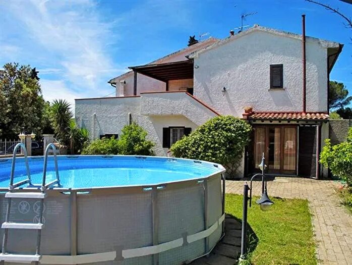 Appartamento con 6 locali in vendita in Castellina Marittima