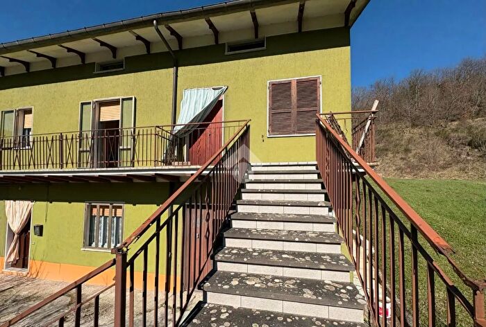 Casa con 7 locali in vendita in Via Piano di Balbano, Cantiano