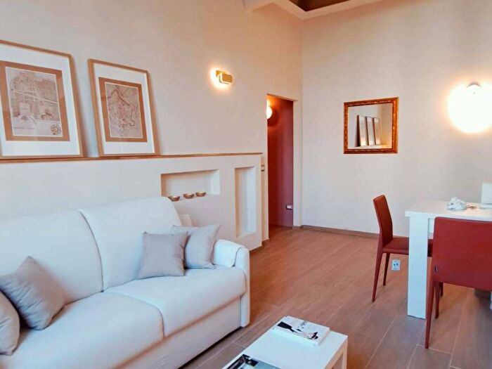 Appartamento bilocale in affitto in Via Ottavio Rinuccini, Porta al Prato San Jacopino, Firenze