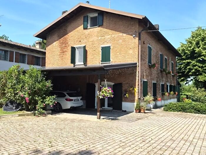 Casa con 10 locali in vendita in Strada Battaglia, Modena