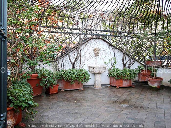 Appartamento trilocale in affitto in Via Chiossetto, Palestro, Milano