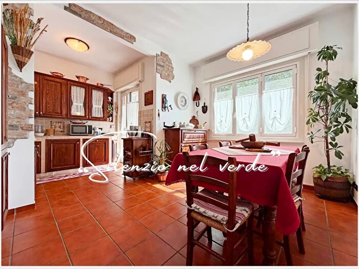 Appartamento con 6 locali in vendita in Via Stefanina Moro, Genova