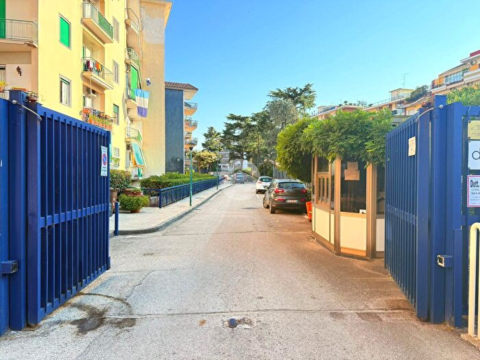 Appartamento con 7 locali in vendita in Via Libertà, Portici