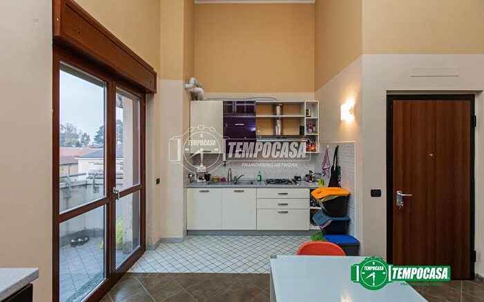 Appartamento trilocale in vendita in Via Luigi Pomini, Castellanza