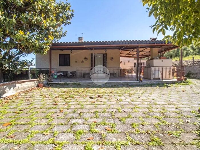 Casa quadrilocale in vendita in Strada di Colle Moretto, Palombara Sabina