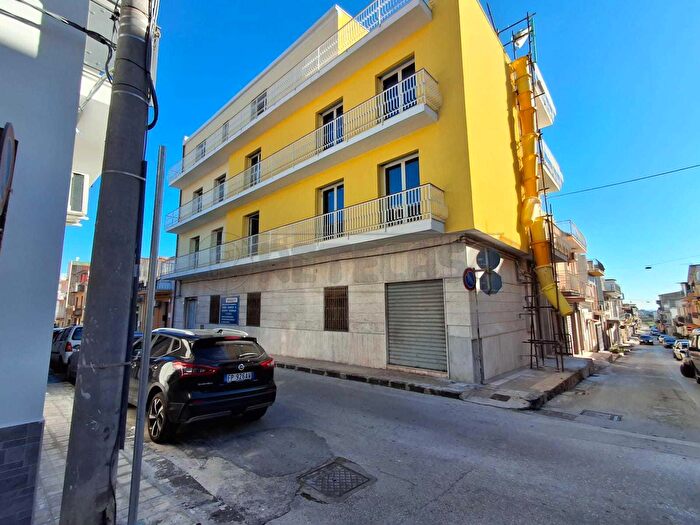 Appartamento con 6 locali in vendita in Via Martiri delle Ardeatine, Solarino