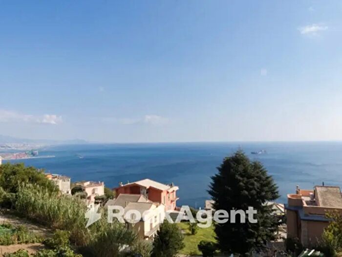 Appartamento trilocale in vendita in Via Campenave, Genova