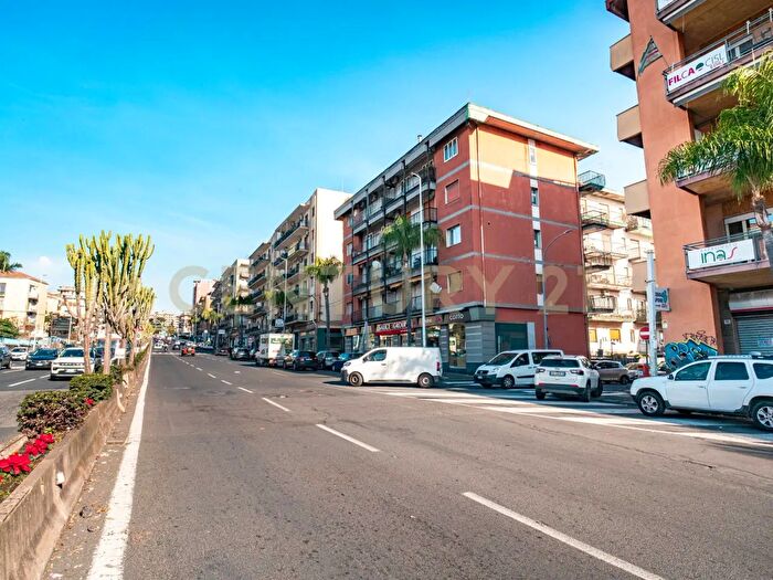 Appartamento quadrilocale in vendita in Via Imperia, Catania