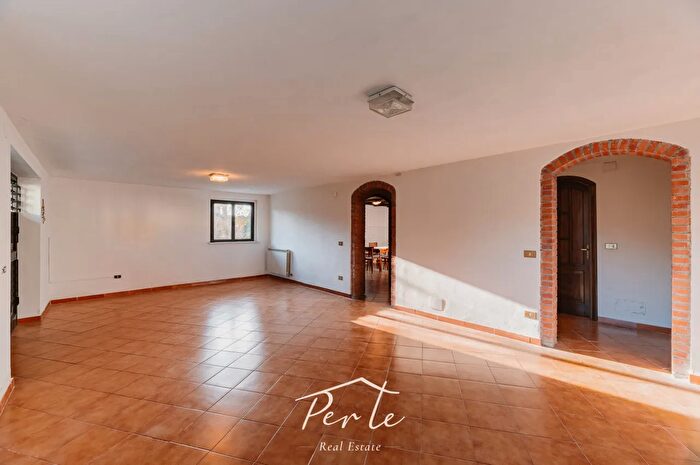 Casa con 7 locali in vendita in Via Siena, Curtatone