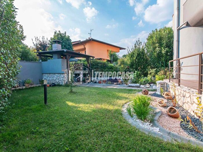 Casa quadrilocale in vendita in Via Dante Alighieri, Gorla Minore