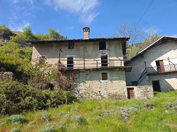 Casa con 5 locali in vendita in Aosta